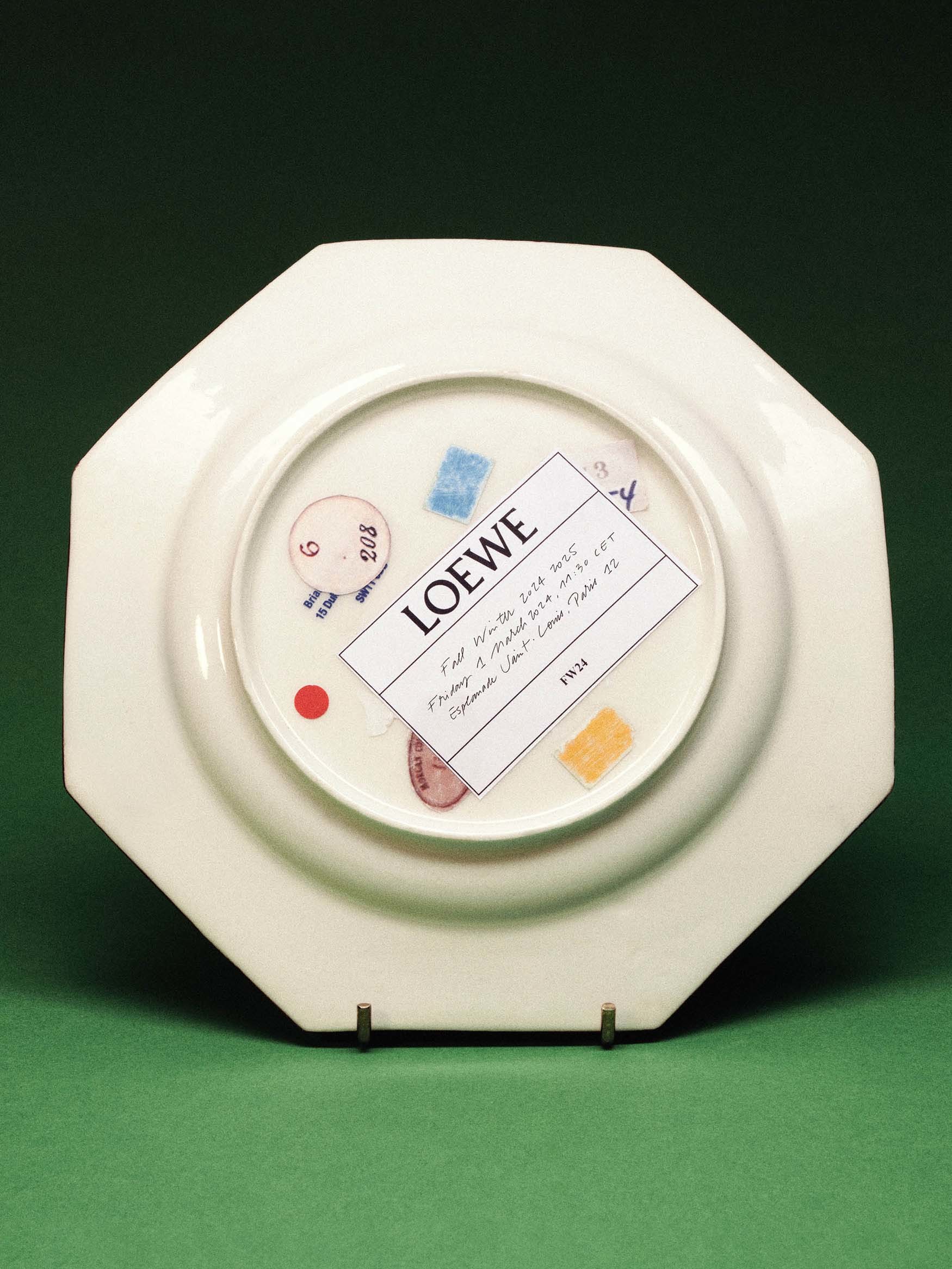 Loewe various invites p1 - © Helios Capdevila